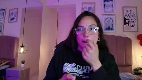 hanabie_ online show from April 22, 3:09 am