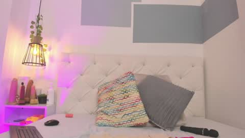 hanah_gray online show from January 24, 11:15 am