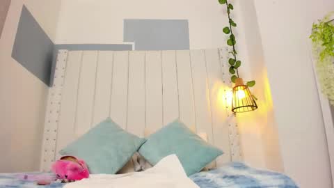 hanah_gray online show from September 12, 11:10 am