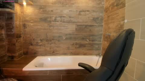 Snapshot of hanah_greey chatting on December 17, 8:10 pm HANAH  online show from December 17, 8:10 pm