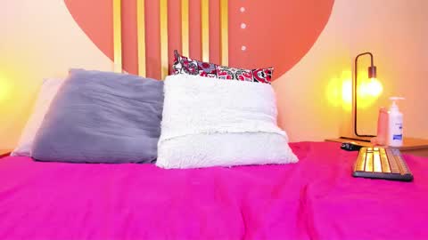 Snapshot of hanah_greey chatting on February 25, 1:39 pm HANAH  online show from February 25, 1:39 pm