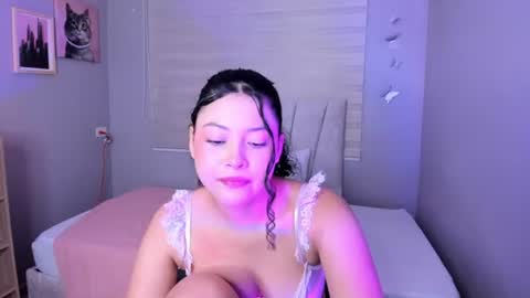 Hanna Lineros  online show from July 28, 3:21 pm