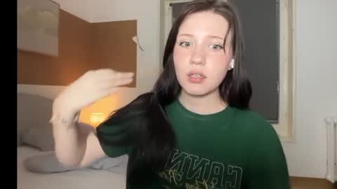 Snapshot of hanahwoods chatting on June 11, 12:32 am hanahwoods online show from June 11, 12:32 am