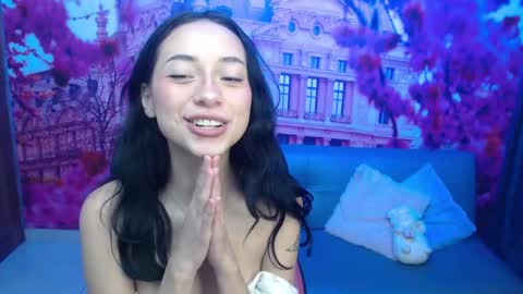 Hanaku  online show from December 3, 5:45 pm