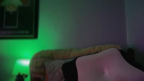 Snapshot of hand_banana_420 chatting on October 9, 3:26 am hand_banana_420 online show from October 9, 3:26 am