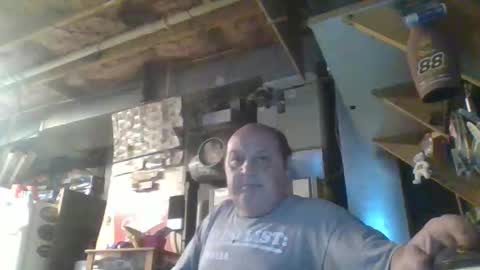 Snapshot of handiemanhere chatting on March 27, 3:23 am naked man online show from March 27, 3:23 am