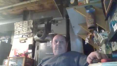 Snapshot of handiemanhere chatting on March 29, 6:41 pm naked man online show from March 29, 6:41 pm