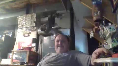 Snapshot of handiemanhere chatting on April 1, 12:00 am naked man online show from April 1, 12:00 am