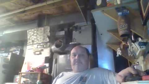 Snapshot of handiemanhere chatting on April 4, 2:32 am naked man online show from April 4, 2:32 am