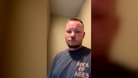 Snapshot of handlesayhuh chatting on December 17, 5:13 am handlesayhuh online show from December 17, 5:13 am