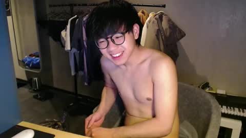 Snapshot of handsome_mannn chatting on January 16, 10:14 pm handsome_mannn online show from January 16, 10:14 pm