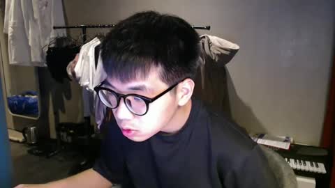 Snapshot of handsome_mannn chatting on February 1, 12:42 am handsome_mannn online show from February 1, 12:42 am