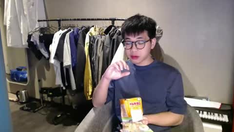 Snapshot of handsome_mannn chatting on February 4, 12:16 am handsome_mannn online show from February 4, 12:16 am