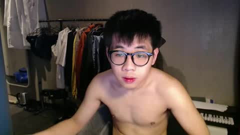 Snapshot of handsome_mannn chatting on February 8, 8:23 pm handsome_mannn online show from February 8, 8:23 pm