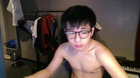Snapshot of handsome_mannn chatting on February 27, 10:54 pm handsome_mannn online show from February 27, 10:54 pm