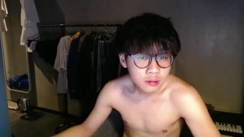 handsome_mannn online show from May 10, 10:26 pm