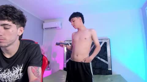 leonardfarrucknick and otis online show from April 18, 2:37 am