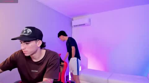 leonardfarrucknick and otis online show from April 22, 3:31 am