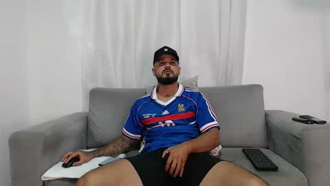 Snapshot of handsomen69 chatting on February 15, 1:46 am Handsomen online show from February 15, 1:46 am