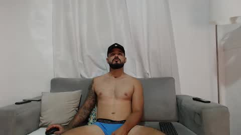 Snapshot of handsomen69 chatting on March 3, 12:17 am Handsomen online show from March 3, 12:17 am