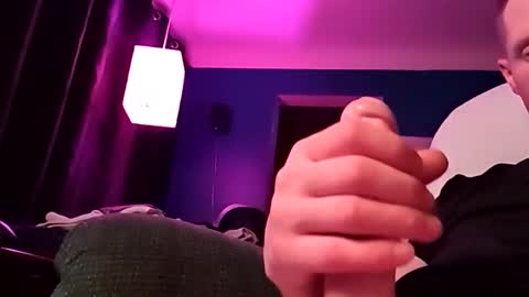 handsomerob42 online show from October 5, 10:24 am