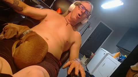 handystud33 online show from October 11, 8:35 am