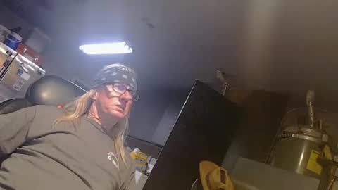 handystud33 online show from March 15, 4:07 am