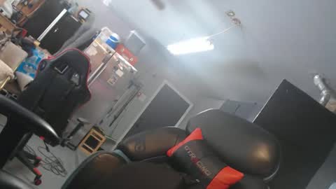 handystud33 online show from April 18, 5:06 pm