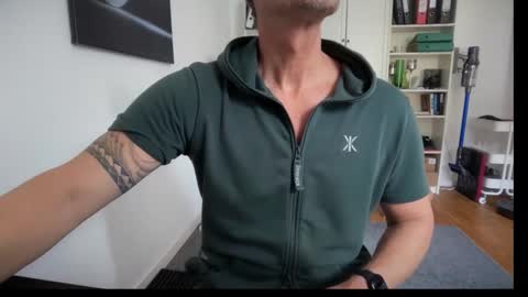 Snapshot of hankmoody6 chatting on October 13, 9:42 am hanky online show from October 13, 9:42 am