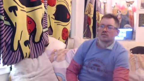 Snapshot of hankrams chatting on December 18, 3:56 am hank rams online show from December 18, 3:56 am