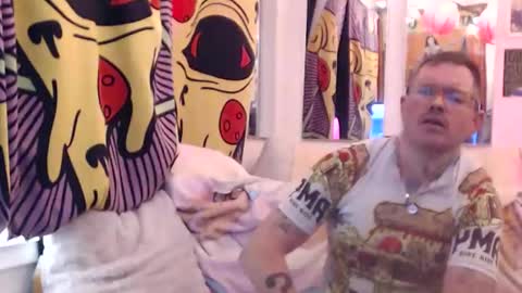 Snapshot of hankrams chatting on December 20, 3:57 am hank rams online show from December 20, 3:57 am