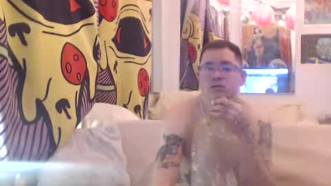 Snapshot of hankrams chatting on February 15, 1:35 am hank rams online show from February 15, 1:35 am