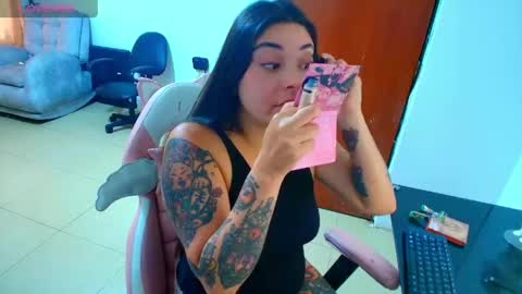 Snapshot of hanna__11_ chatting on May 27, 7:00 pm Hanna online show from May 27, 7:00 pm