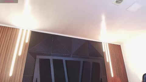 HANNA BECKER online show from March 7, 11:07 am