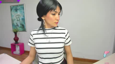 Snapshot of hanna_chloe chatting on May 5, 9:01 pm Sara online show from May 5, 9:01 pm
