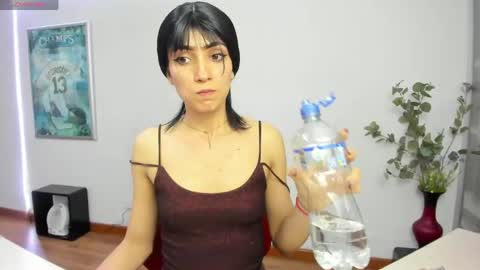 Snapshot of hanna_chloe chatting on May 11, 8:50 pm Sara online show from May 11, 8:50 pm