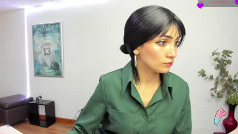 Snapshot of hanna_chloe chatting on June 1, 1:02 pm Sara online show from June 1, 1:02 pm