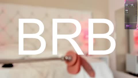 Snapshot of hanna_kiim chatting on February 6, 3:31 pm online show from February 6, 3:31 pm