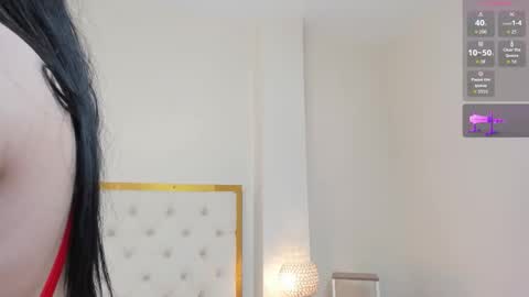 Snapshot of hanna_kiim chatting on December 4, 4:44 am online show from December 4, 4:44 am