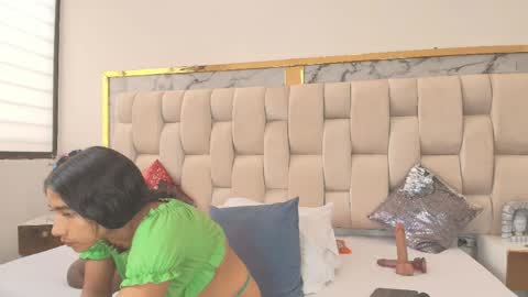 Hanna lens online show from April 16, 7:47 pm