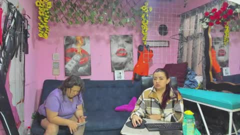 Snapshot of hanna_mature01 chatting on May 19, 12:22 pm Hanna online show from May 19, 12:22 pm