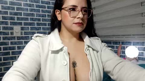 hanna_moons online show from April 25, 1:19 am