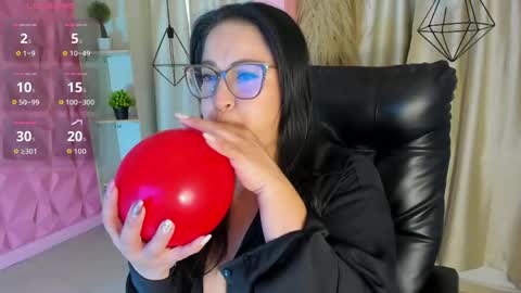 hannabackerr online show from May 8, 11:37 am