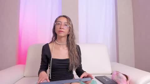 Snapshot of hannacarttier_ chatting on June 1, 12:18 pm Hanna Carttier online show from June 1, 12:18 pm