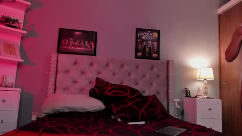 Hanna online show from February 18, 1:10 am