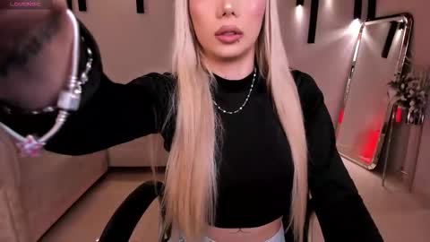  Hanna Connor  online show from October 18, 8:20 pm