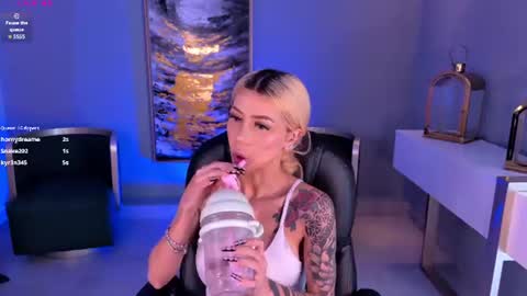  Hanna Connor  online show from July 4, 1:17 pm