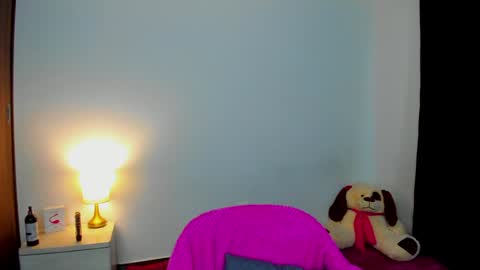 Snapshot of hannadowling_gh chatting on December 19, 12:13 am Hanna online show from December 19, 12:13 am