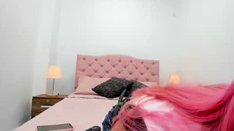 Hannah online show from February 17, 8:04 pm