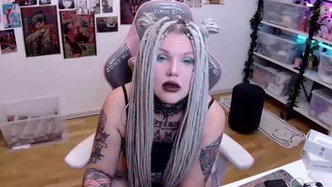 Hannah online show from October 19, 11:27 pm